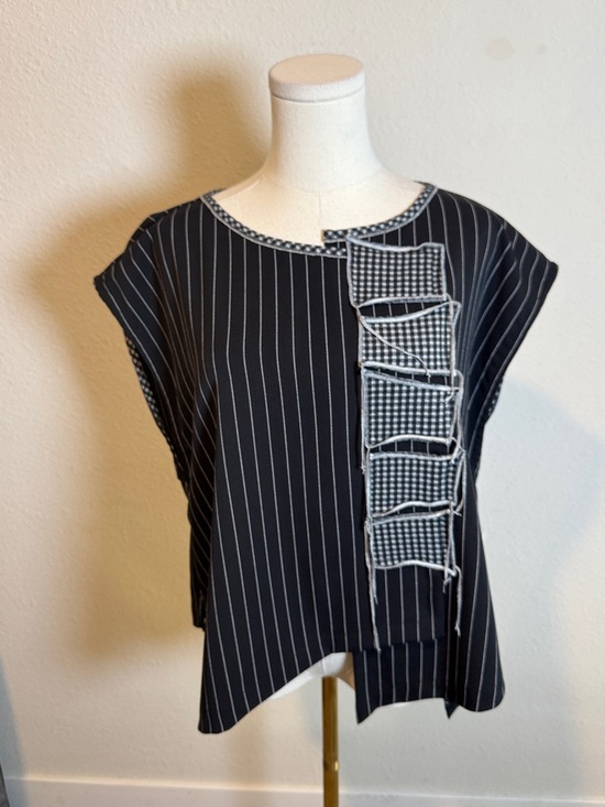 XIAO Tops - NWT XIAO Black Boxy Pinstripe Pullover with Gingham Applique size Small